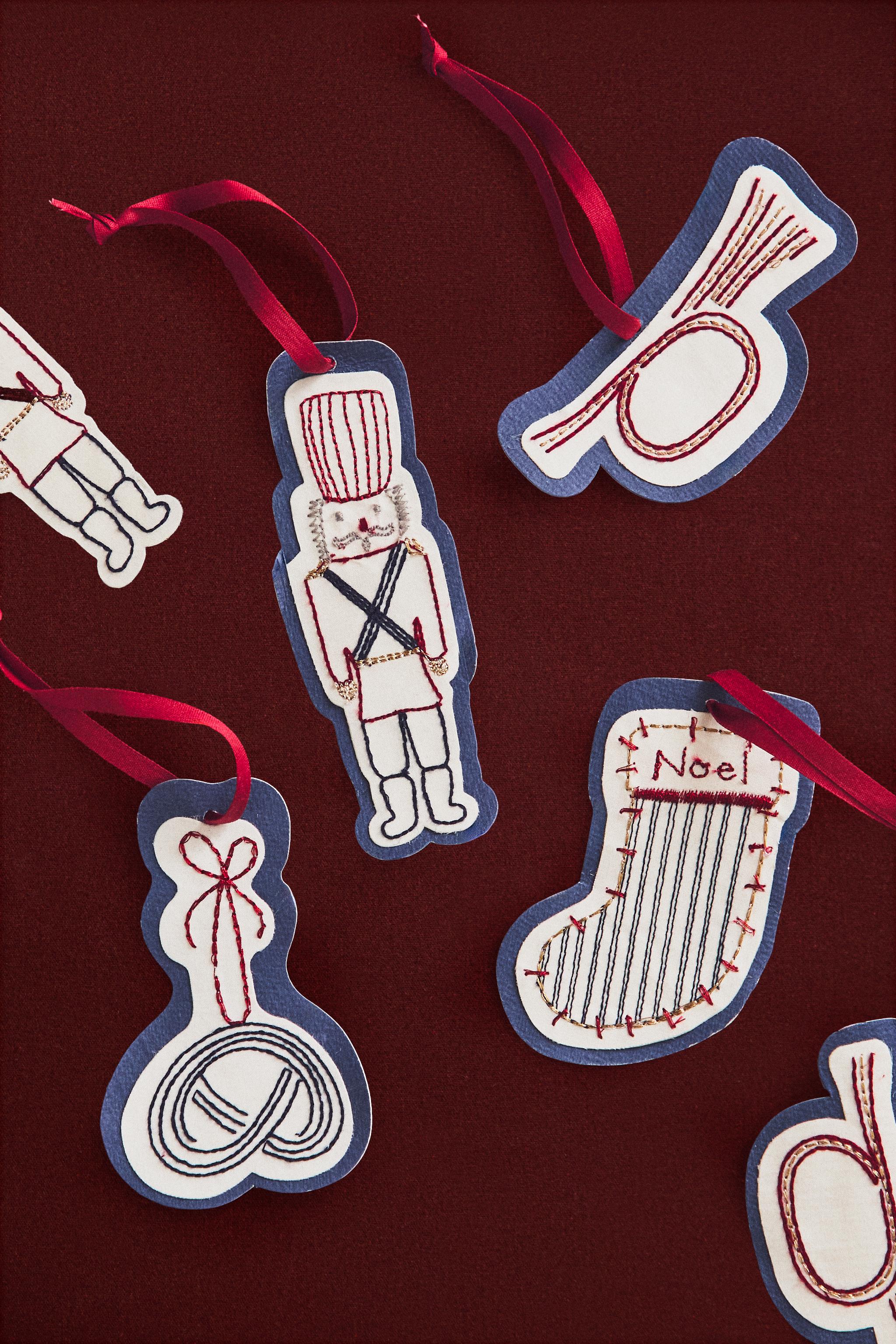 LOT ÉTIQUETTES CADEAUX FORMES DE NOËL (LOT DE 8)